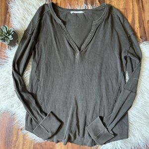 Free People Olive V‑Neck Raw Seam Long Sleeve Tee